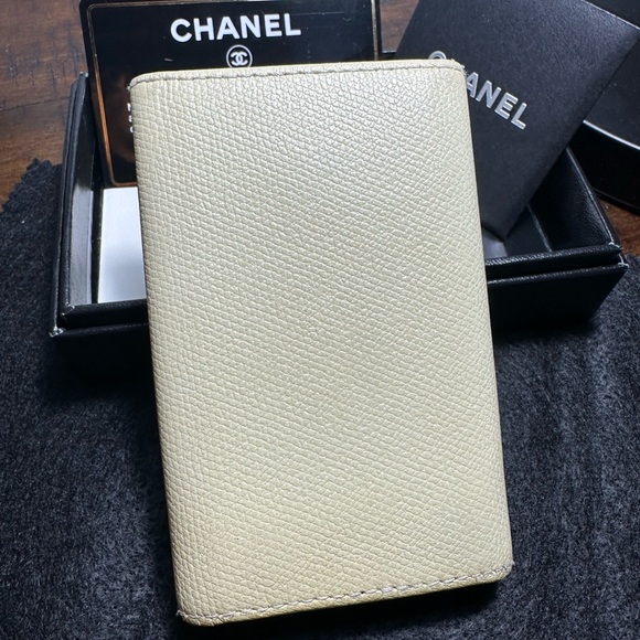 Full Inclusion Chanel 6 Key Holder - Picture 4 of 16